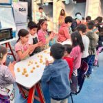 RIO GRANDE : FAMILIAS PARTICIPARON DE UNA CLASE DE REPOSTERÍA INFANTIL EN EL MARCO DEL DÍA DEL HUEVO