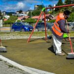 USHUAIA : LA MUNICIPALIDAD  REALIZA TRABAJOS EN ESPACIOS VERDES Y PASEOS PÚBLICOS