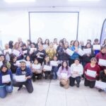 USHUAIA : LA MUNICIPALIDAD Y LA UNTDF ENTREGARON CERTIFICADOS A EMPRENDEDORES QUE SE CAPACITARON EN ADMINISTRACIÓN DE NEGOCIOS