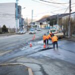 USHUAIA : EL MUNICIPIO DA CONTINUIDAD AL PLAN DE BACHEO EN TODA LA CIUDAD