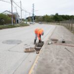 PERSONAL : PERSONAL MUNICIPAL  AVANZA EN LA LIMPIEZA DE ALCANTARILLAS