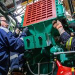 LLEGARON NUEVOS REPUESTOS Y AVANZAN LOS TRABAJOS SOBRE EL SISTEMA DE GENERACIÓN ELÉCTRICA DE TOLHUIN