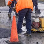 USHUAIA : LA MUNICIPALIDAD  CONTINÚA CON TAREAS DE RECUPERACIÓN VIAL EN DISTINTOS SECTORES DE LA CIUDAD