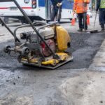 USHUAIA : LA MUNICIPALIDAD CONTINÚA CON TRABAJOS DE BACHEO Y MANTENIMIENTO VIAL DURANTE EL OPERATIVO INVIERNO